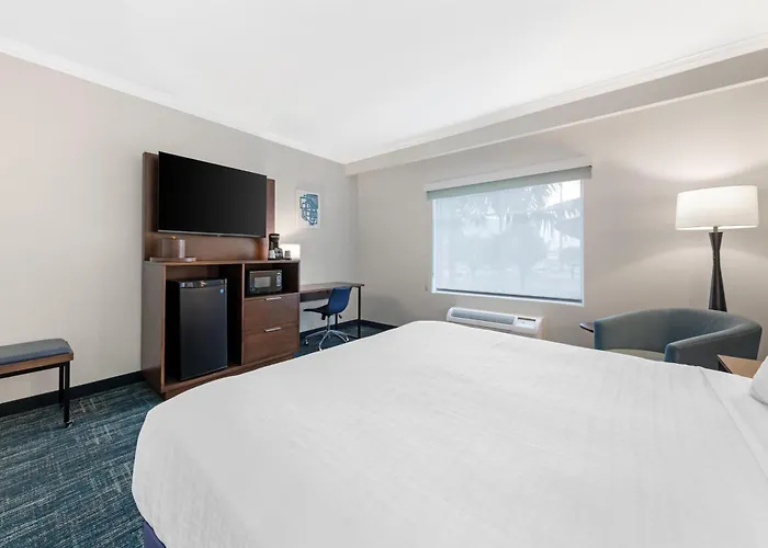 Western Plus Miami Airport North &Suites