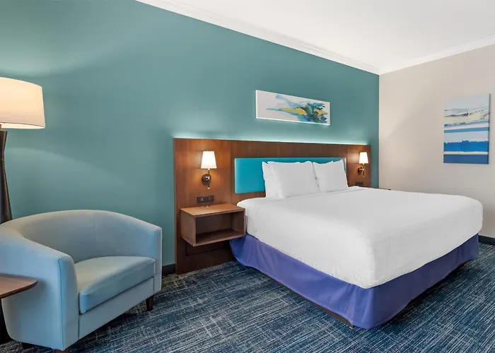 Western Plus Miami Airport North &Suites