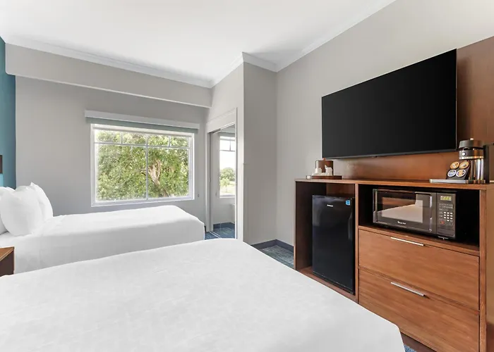 Western Plus Miami Airport North &Suites